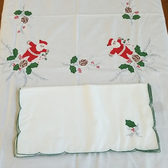 Vtg Christmas Tablecloth & Napkins Set - Picture 9 of 10